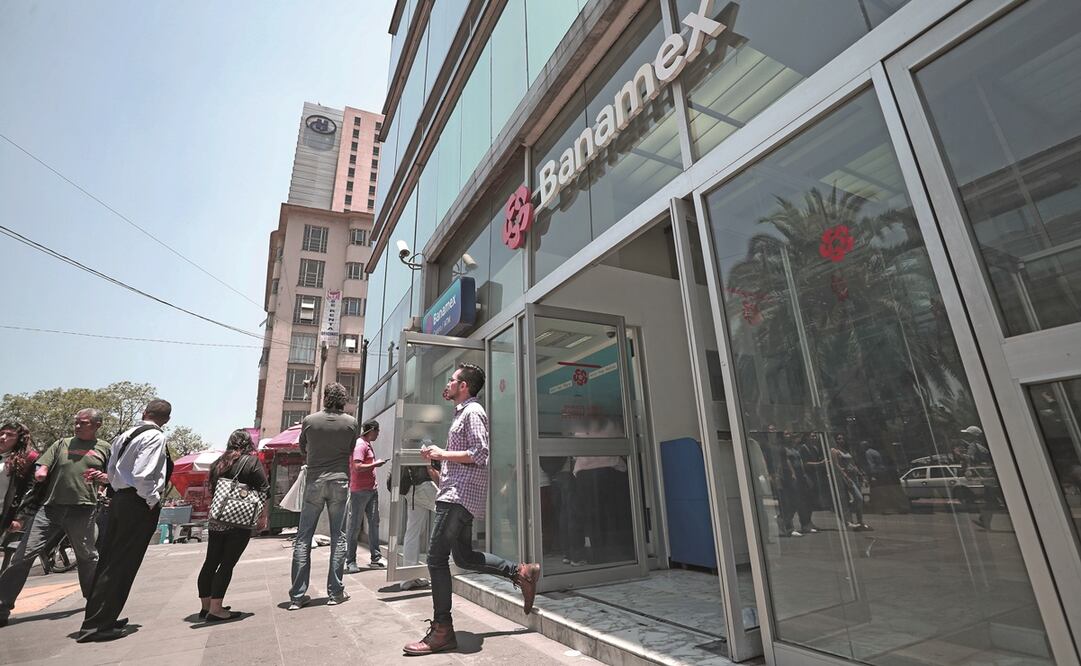 La banca tenía 46% de plazas en subcontratación, dice el análisis. Foto: Archivo. El Universal