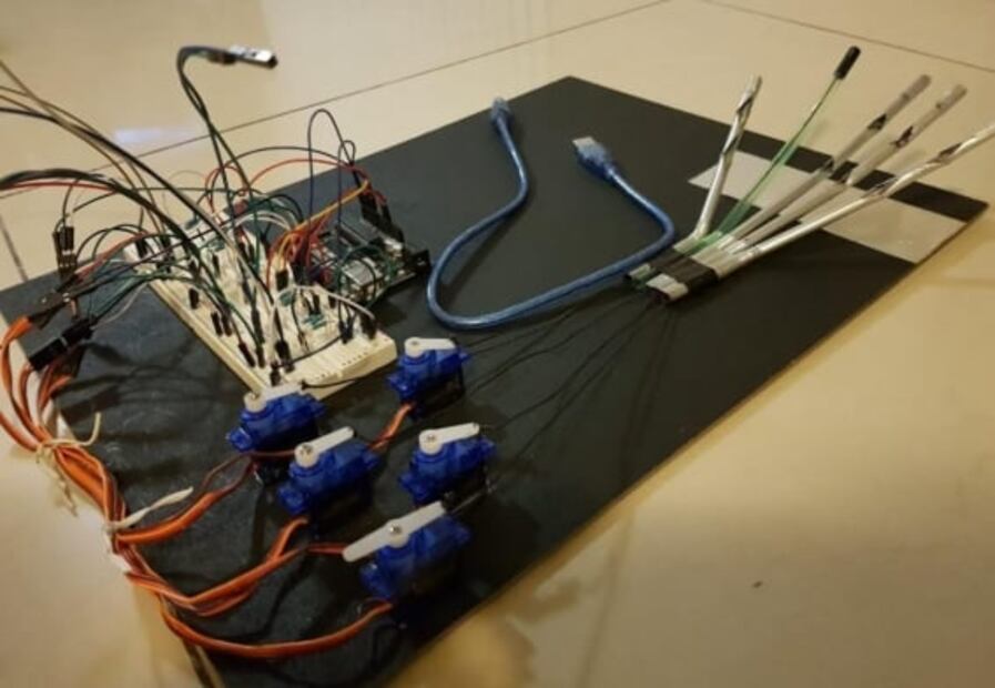 Mexican students create robotic hand for people with disabilities