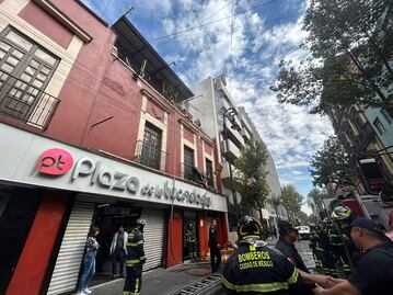 Bomberos CDMX atienden incendio en Plaza de la Tecnología en la colonia Centro 