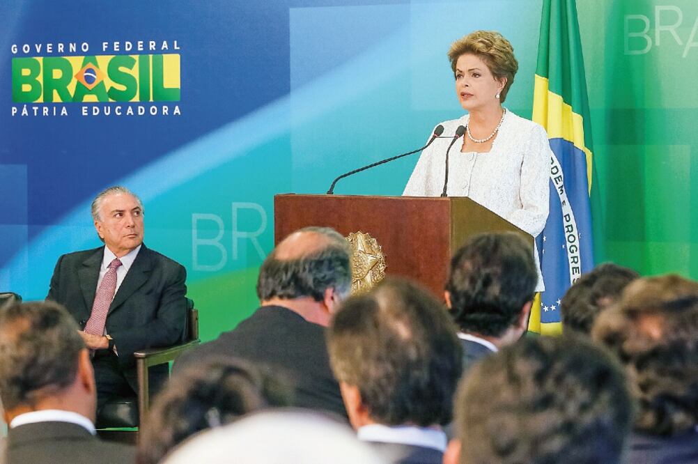 La presidenta de Brasil, Dilma Rousseff, al anunciar ayer los cambios en su gobierno, en el Palacio de Planalto (ICHIRO GUERRA. XINHUA)