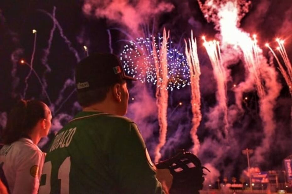 Lanza gobernador Durazo primera bola en jornada inaugural del Campeonato Mundial de Béisbol Sub-23 