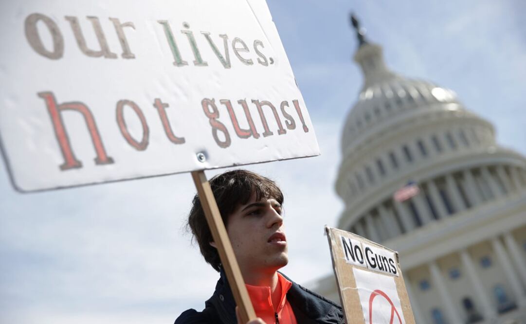 Jóvenes sobrevivientes a la masacre de Parkland iniciaron un masivo movimiento ciudadano para pedir la limitación en el acceso a las armas de fuego en Estados Unidos (Foto: AFP)