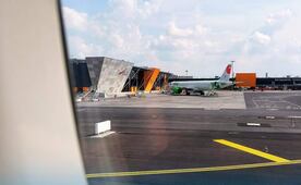 Muere mujer durante vuelo de Chicago a Michoacán; avión de Volaris aterriza de emergencia en Monterrey