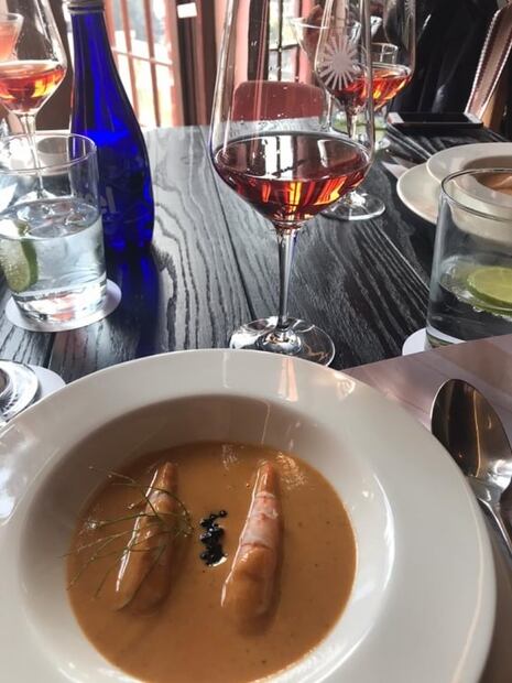 Platillos y vino rosa contra el cáncer de mama