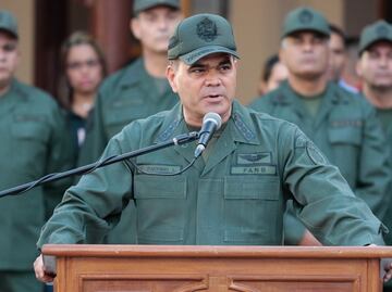 ¿Quién es Vladimir Padrino, "el verdadero hombre fuerte" en Venezuela?