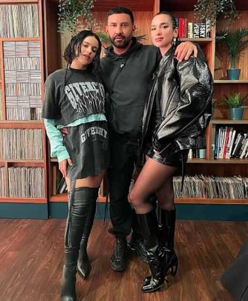 Dua Lipa y Rosalía juntas con looks muy “Motomamis”