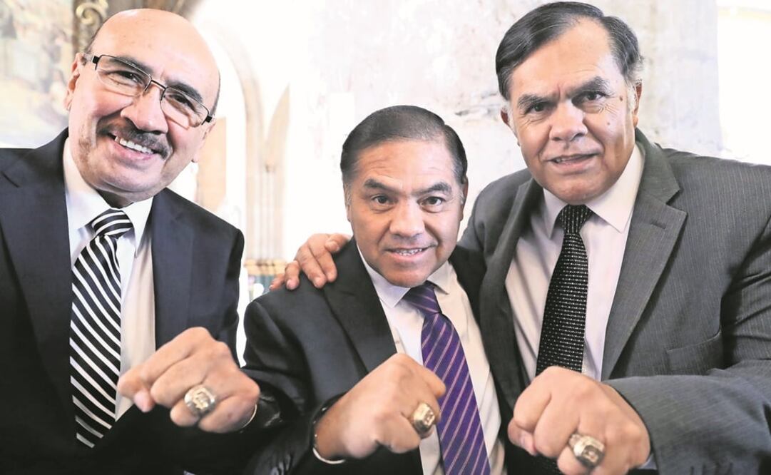 Carlos Zárate, Humberto “Ch i qu ita” González y José Pipino Cuevas, campeones de antaño, vislumbran una gran batalla entre Álvarez y Chávez Jr. (LUCÍA GODÍNEZ. EL UNIVERSAL)