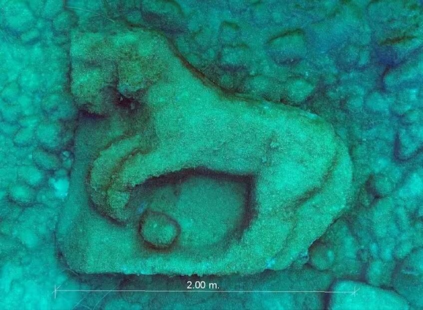 El fragmento de mármol perteneciente al Templo de Zeus. Foto: BCSicilia