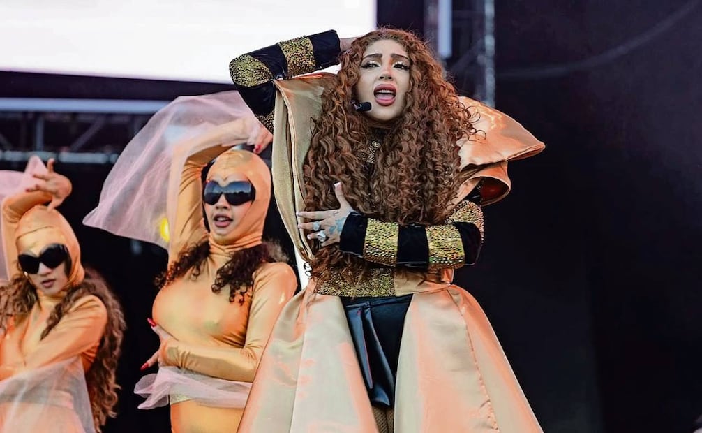 Bellakath puso el toque intenso al domingo con sus rimas que corearon los miles de asistentes. Fotos: Hugo Salvador / EL UNIVERSAL