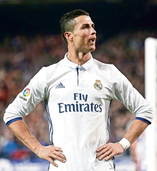 Cristiano Ronaldo vuelve por sus fueros y se luce en el derbi madrileño. FOTO; FRANCISCO SECO. AP