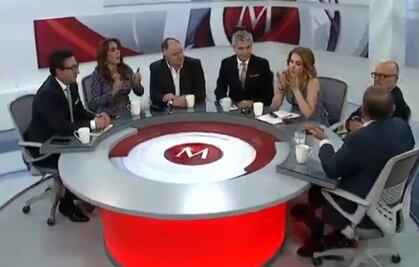 “Con los de Enfrente” la foto de AMLO y Riobóo