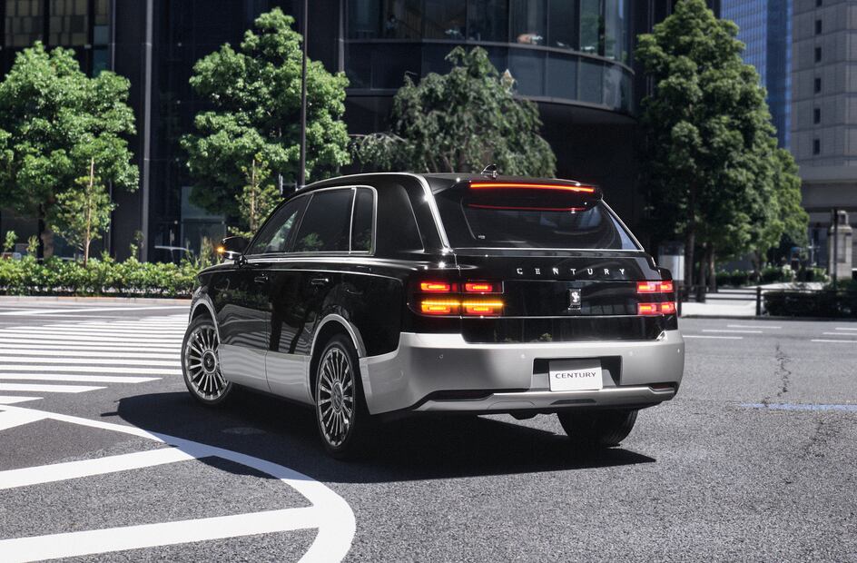 El buque insignia de Toyota ahora tiene una versión SUV.