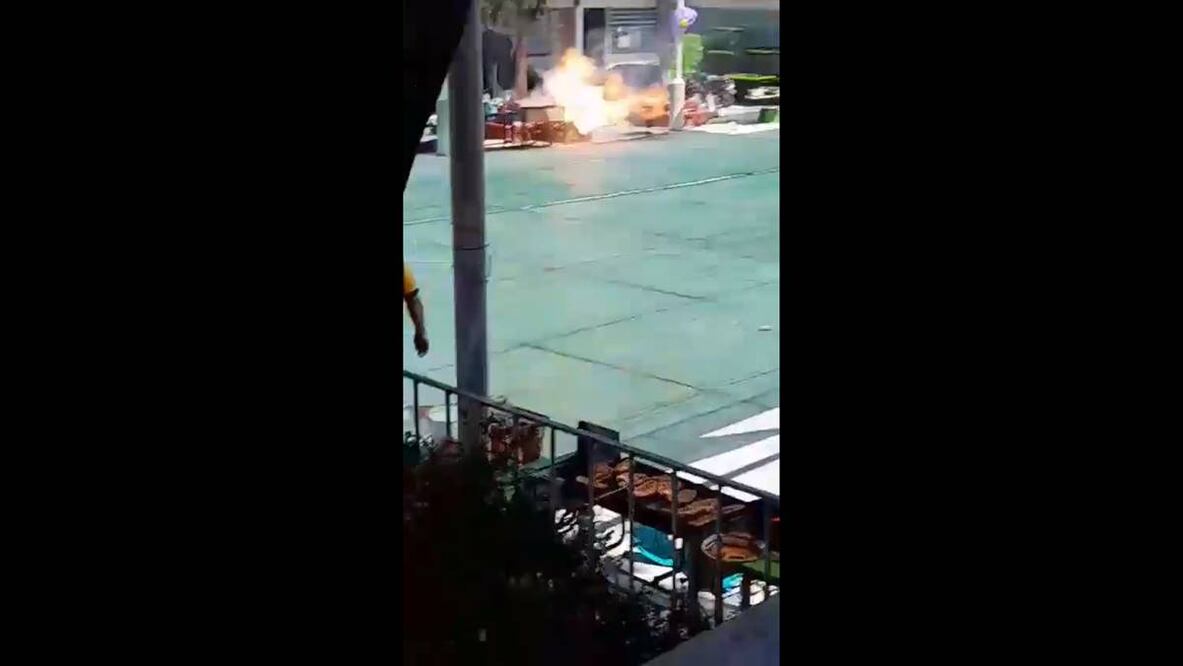 Durante una kermés que se realizaba en una escuela primaria del municipio de Ecatepec se registró un flamazo de gas y una mujer resultó con quemaduras. Foto: Captura de pantalla