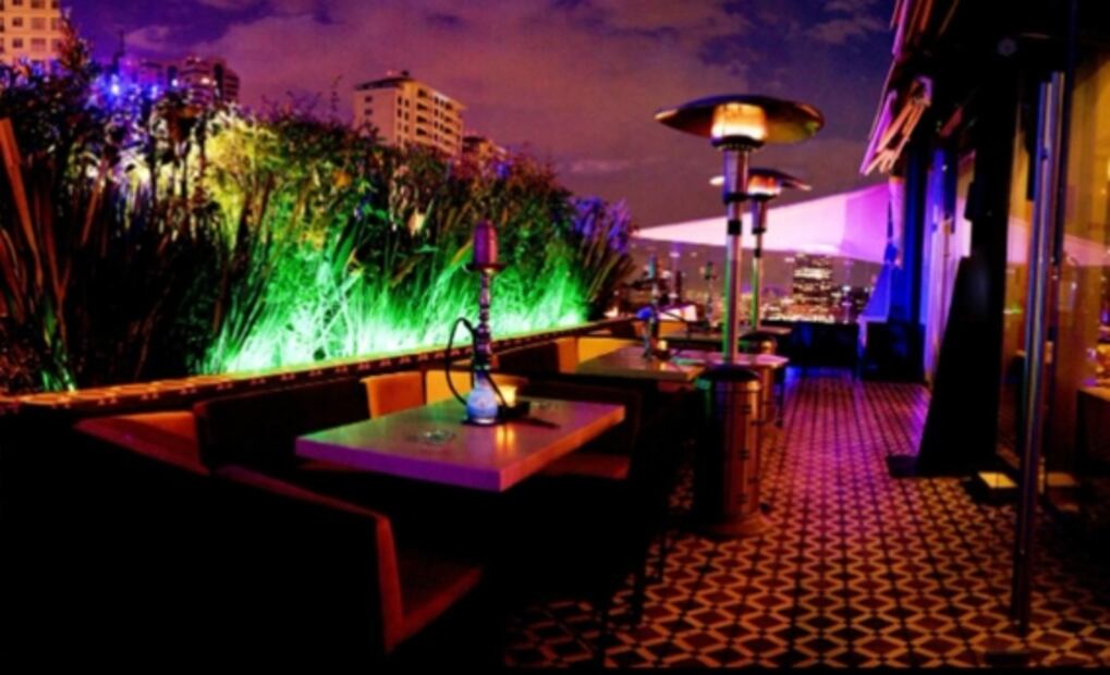 ¿Cómo es por dentro el restaurante “Hookah Santa Fe”, donde una joven fue drogada y escondida en un baño?