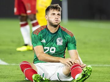 No llevar a Santiago Giménez a Qatar 2022 sería una injusticia total, declara Moisés Muñoz