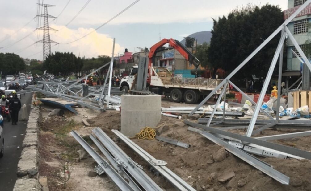 Colapso de torre eléctrica deja un lesionado sobre Eje 6 Sur y Ermita 