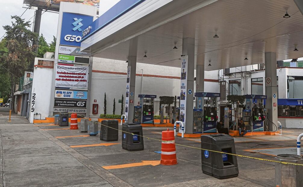 Suspenden servicio en 4 gasolineras de Michoacán por cobro de piso. Foto: Gabriel Pano / EL UNIVERSAL