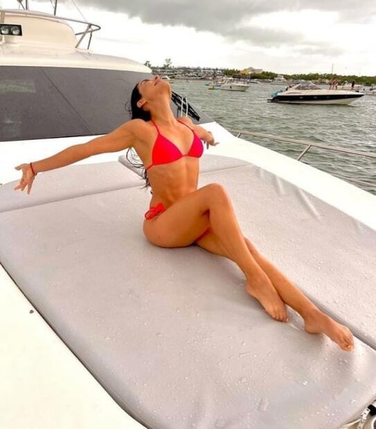 El espectacular bikini rojo de María León 