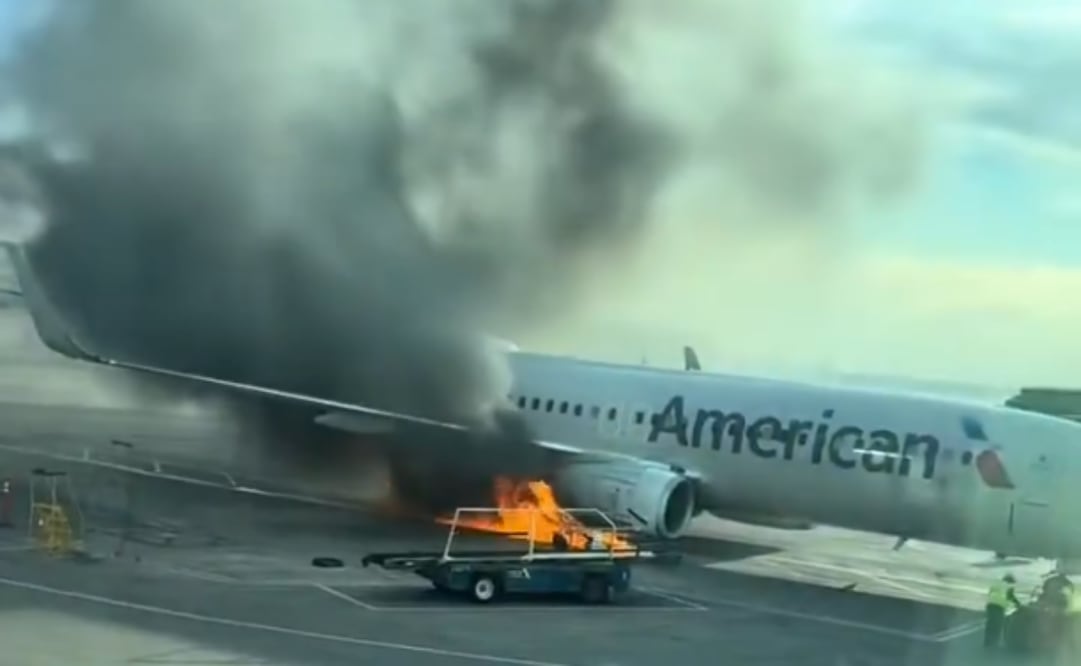 Incendio en Denver después de que un avión de American Airlines se incendió en el aeropuerto. Sin heridos reportados y el fuego ya fue extinguido. (13/03/25) Foto: Captura de Pantalla X