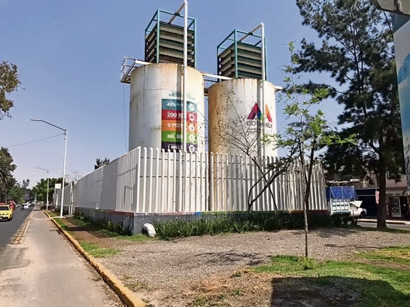 El proyecto contemplaba la construcción de plantas potabilizadoras,
plantas de rebombeo y perforación de nuevos pozos. Emilio Fernández