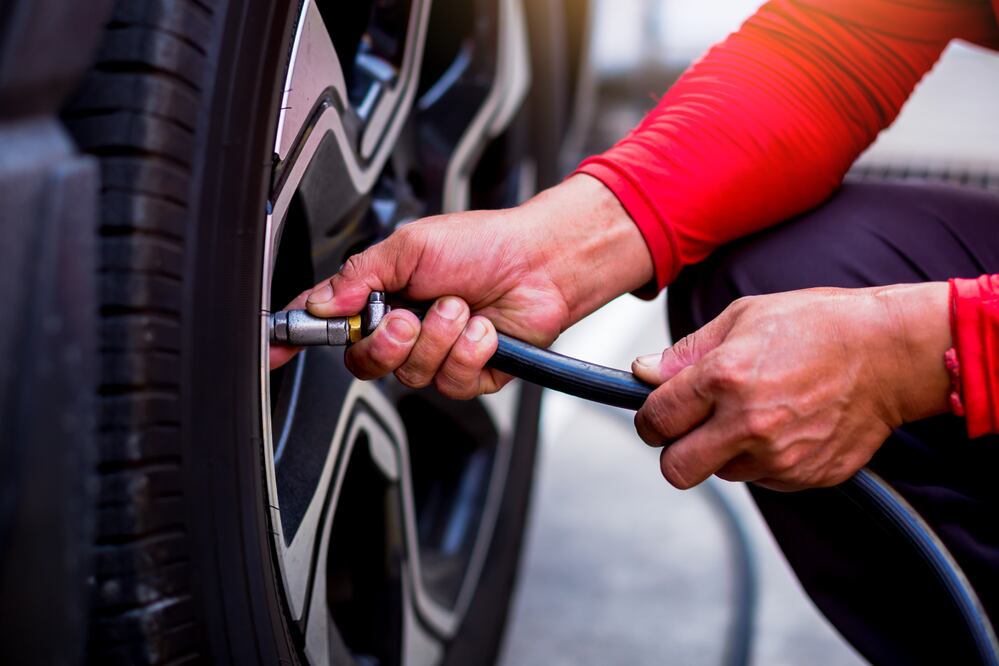 Verifica la presión de las llantas cada 15 días.