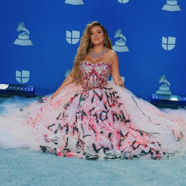 La peor vestida de la semana es Karol G y su look de quinceañera