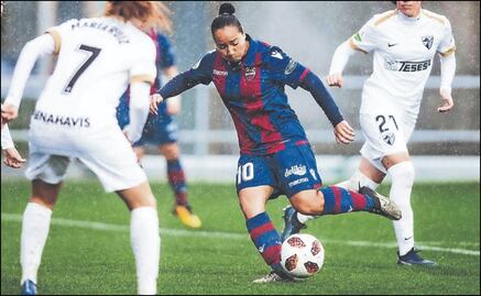 Charlyn Corral se va del Levante Femenino en España