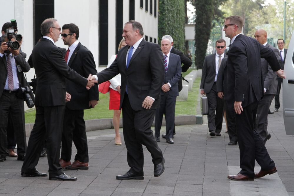 El momento en que la comitiva de EU arribó a Los Pinos. Foto: Carlos Mejía