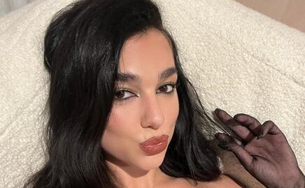 Dua Lipa posa junto a Mick Jagger con look motomami