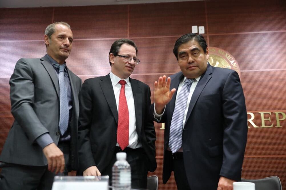 Juan Pedro Schaerer, jefe de la delegación del Comité Internacional de la Cruz Roja en México; Jesús Peña, representante adjunto en México de la ONU, y el senador Miguel Barbosa. Foto: Lucía Godínez/EL UNIVERSAL