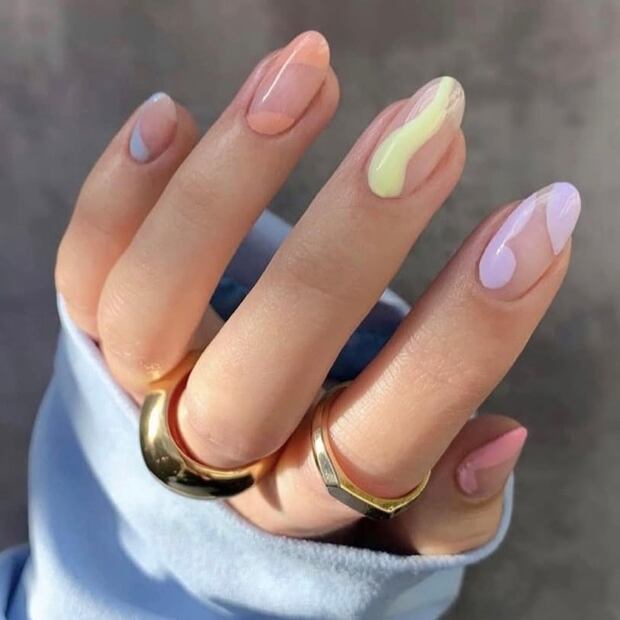 El estilo gráfico usa formas geométricas y colores pastel. Foto: Instagram @trendin. panama