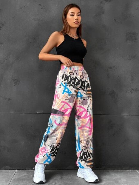 Galilea Montijo brilla en un look “motomami” con pants