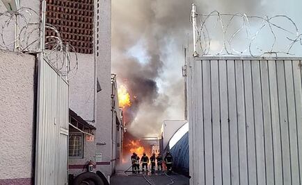 Se registra incendio y explosión en fábrica en Eje 2 Norte y Naranjo