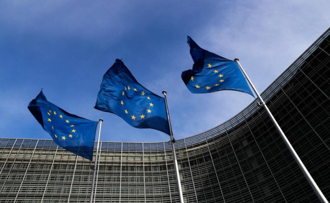 European Union flags flutter outside the EU Commission headquarters in Brussels, Belgium – Photo: Yves Herman/REUTERS