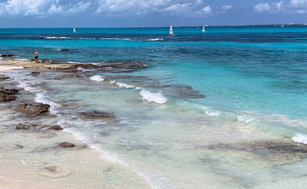 Tan solo en Cancún, los efectos de la violación al marco legal urbano y ambiental, para la construcción masiva, han provocado en 55 años que las plantas de tratamiento de aguas residuales estén al límite de su capacidad. Foto: Adriana Varillas - EL UNIVERSAL