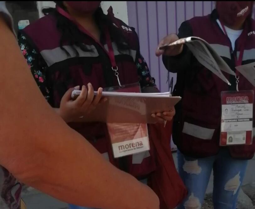 Las promotoras invitan a representar las casillas a cambio de comida y una compensación económica. Foto: Especial 