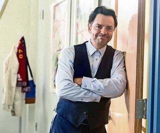 Ofrecen saludo de famosos; Derbez es de los más caros