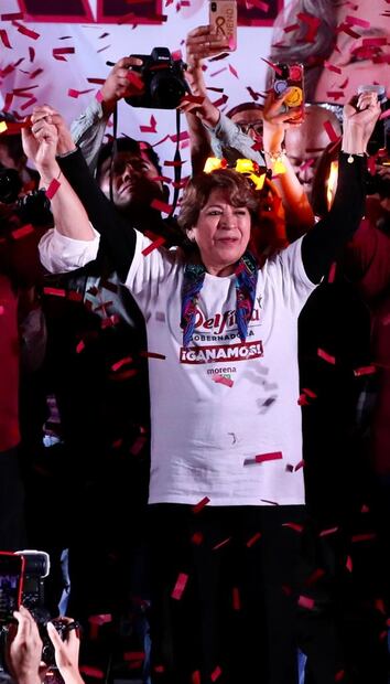 La maestra Delfina Gómez festeja su triunfo a gobernadora del Estado de México. Foto: Valente Rosas