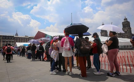 Miles de personas hacen fila para ver las reliquias de San Judas Tadeo en la Catedral Metropolitana