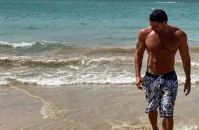 Julián Gil habla de la misteriosa cicatriz en el pecho: cáncer de piel