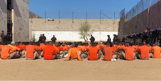 Policía Estatal y Federal catean Cereso Uno en Hermosillo