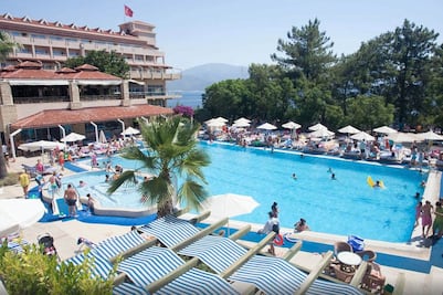 ¡Ataque yihadista! Hotel juega sádica broma a huéspedes