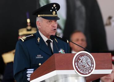 Fuerzas Armadas son sólido soporte ante "escenarios complejos": Cienfuegos