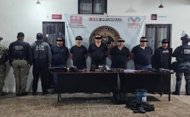Detienen a 6 hombres en posesión de armas y equipos tácticos en Chiapas; aseguran 4 vehículos, uno de ellos con reporte de robo