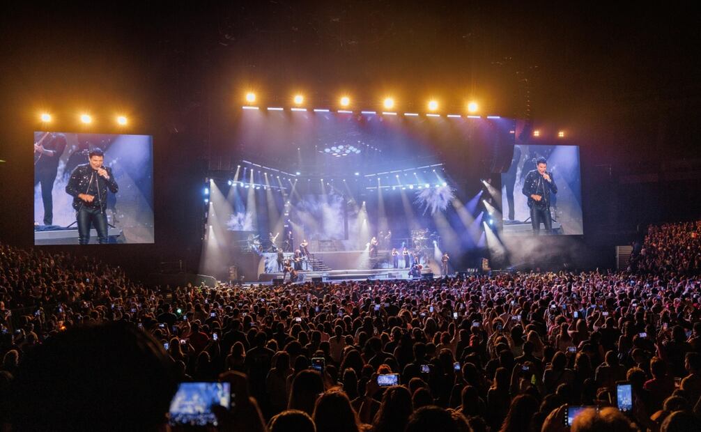 El padre de México celebró su tour “Bailemos otra vez” en el Palacio de los deportes. Foto: de Yaretzy M. Osnaya EL UNIVERSA