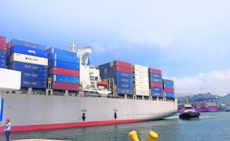 Reclaman transportistas por cobro de acceso a terminales portuarias en Manzanillo; denuncian curso obligatorio