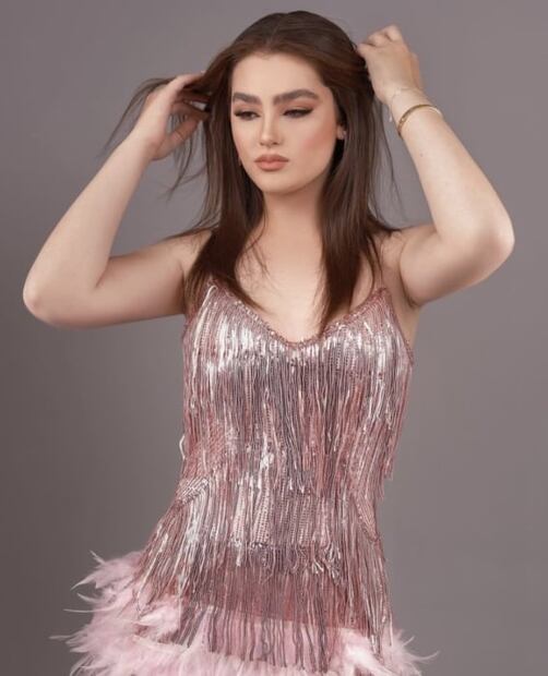 El increíble vestido de plumas de Emily, hija del Canelo Álvarez