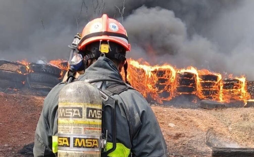 Incendio consume instalaciones de la policía de Zacatecas. Fotos de Protección Civil Zacatecas