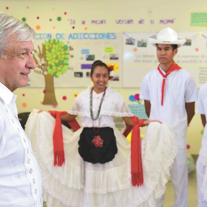 Andrés Manuel López Obrador dialogó con la comunidad del Hospital Rural de Plan de Arroyo Seco, en Veracruz. Foto/PRESIDENCIA