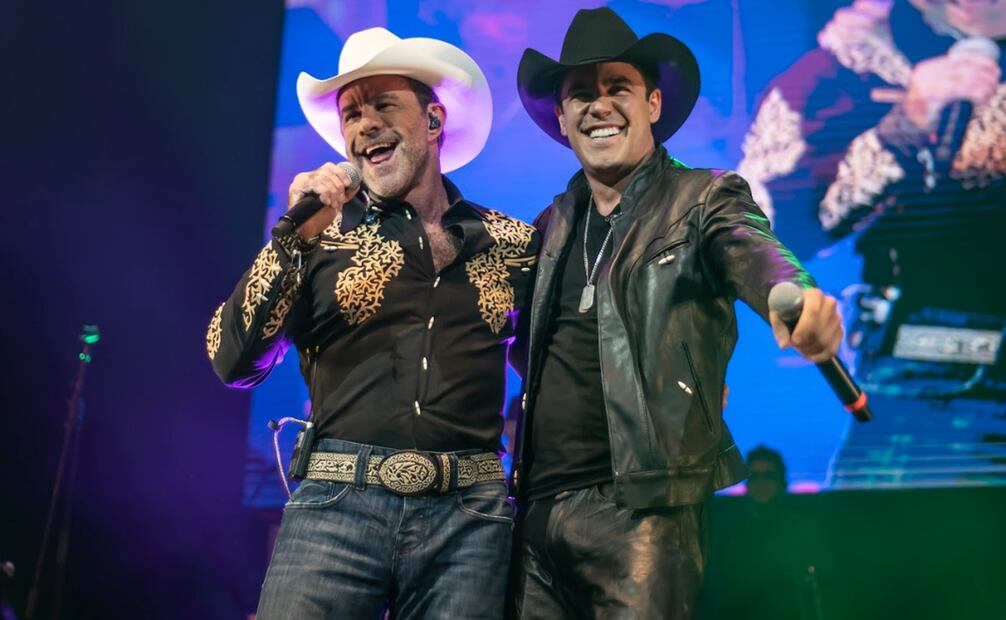 Eduardo Capetillo compartió escenario con su hijo durante su show en el Teatro Metropólitan. Foto: Cortesía.